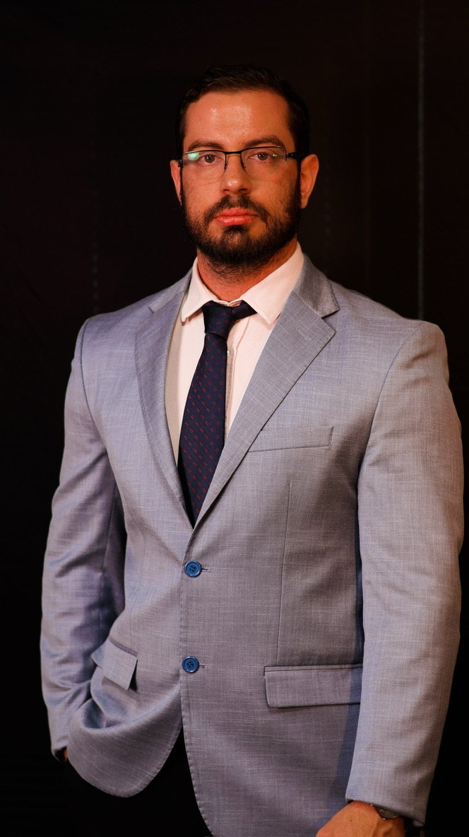 Foto profissional do advogado Vinicius Morais Prado